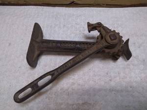 lot 11304 image: Antique W. F. Pratt Mfg. Co. Lumber Wagon Jack