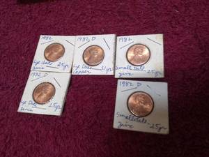 lot 11321 image: Lot of 5 Lincoln Pennies 1982 Small and Large Date