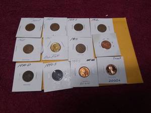 lot 11324 image: Lot of 12 US Pennies Various Dates and Mint Marks