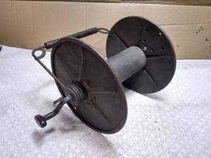 lot 11410 image: Vintage US Military Hand Reel Cable Spool