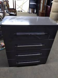 lot 3517 image: Nice Modern Made in Italy 4 Drawer Upright Dresser