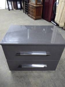 lot 3518 image: Nice Modern Made in Italy 2 Drawer Night Stand