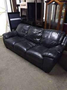 lot 3523 image: Amazing Black Leather Couch