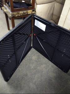 lot 3535 image: Nice 6 Folding Table