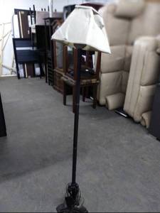 lot 3533 image: Nice Freestanding Floor Lamp