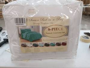 lot 22467 image: Comforter Set FullQueen