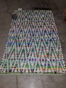 lot 23550 image: 30 x48  Fiesta Rug