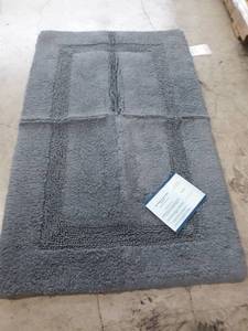 lot 23558 image: 2pc Bath Rugs 21 x34