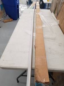 lot 3867 image: Only Lux 4 Pack LED 8ft