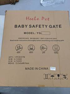 lot 3935 image: Heele Pet Baby Safety Gate