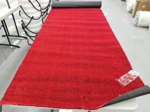 lot 8130 image: Red Artifical Runner