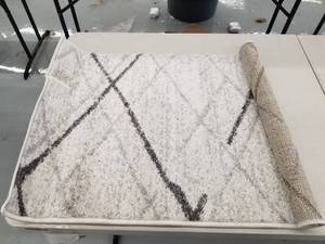 lot 8157 image: 2ft x 3ft Gray Rug