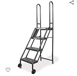 lot 8176 image: Tri Arc 4 Step Ladder