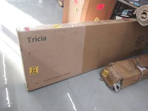 lot 8203 image: Sinus Tricia 12 Wood Platform Bed with Headboard