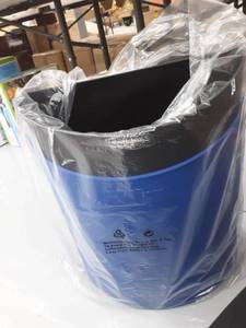 lot 1186 image: Desk Side Recycling