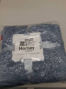 lot 2770 image: Homey cozy fox fur and flannel baby blue throw blanket