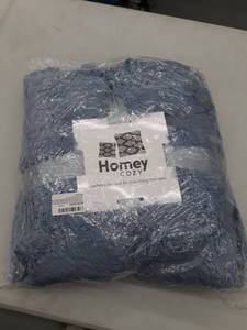 lot 2856 image: Homey cozy Faux Fur And Flannel Baby blue throw blanket