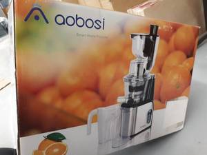 lot 2910 image: Aobosi Double Chute Juicer