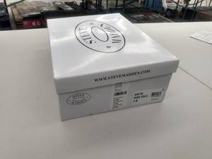 lot 2950 image: Womens Steve Madden Arctic Sneaker, Size 7.5 M - Pink