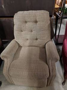 lot 107 image: Beige Best Liftchair - Tested & Working