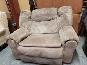 lot 109 image: Microfiber Double Chair
