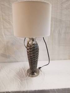 lot 1014 image: Lot of 2 Modern Style Table Lamp