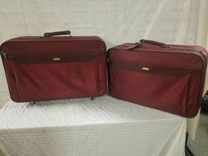 lot 6012 image: Lot of 2 Samsonite Burgandy Suitcases