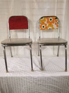 lot 6023 image: Lot of 2 Vintage Metal Chairs