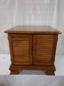 lot 6026 image: Ethan Allen Wooden Side Table with Storage and Wooden Dividers