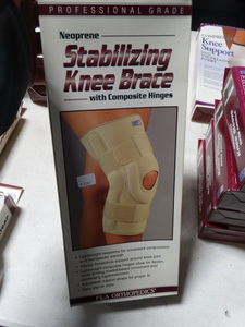 lot 7910 image: Pro- neoprene stabilizing knee brace- New in box- size XL