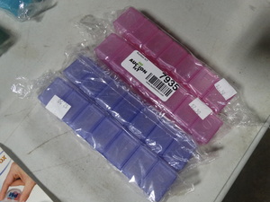 lot 7935 image: 4 new weekly pill boxes