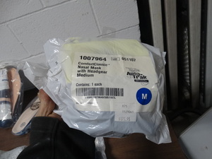 lot 7959 image: Comfort classic nasal mask w headgear- Size-M new in package