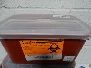 lot 7978 image: Medline 1 gallon Sharps container- New