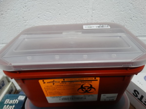 lot 7979 image: Medline 1 gallon Sharps container- New