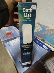 lot 7981 image: XL bath mat- New in box