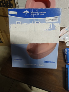 lot 7995 image: 2 new bed pans