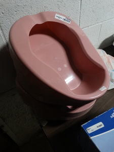 lot 7996 image: Lot of bed pans