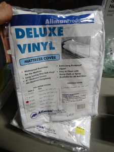 lot 8005 image: Deluxe vinyl mattress cover- New in package