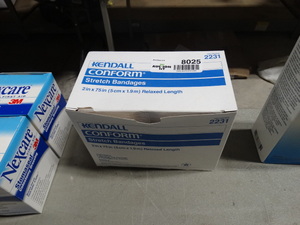 lot 8025 image: Box of Kendall conform stretch bandages