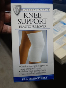 lot 8039 image: FLA Orthopedics Knee Support elastic pullover- Size M- New in box