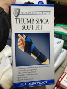 lot 8047 image: FLA Orthopedics Thumb Spica soft hit- Size Universal- New in box