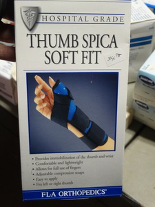 lot 8049 image: FLA Orthopedics Thumb Spica soft hit- Size Universal- New in box