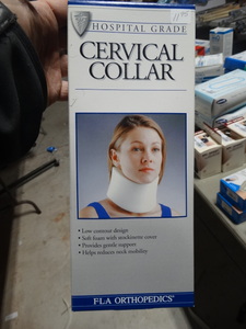lot 8067 image: FLA Orthopedics Cervical collar - Size- S- New in box