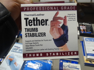 lot 8072 image: Professional grade thermalleather Tether thumb stabilizer- New in box- Size-L