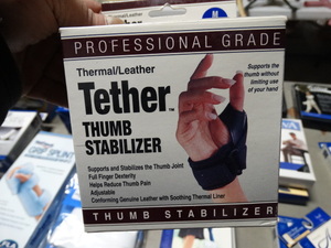 lot 8073 image: Professional grade thermalleather Tether thumb stabilizer- New in box- Size-M