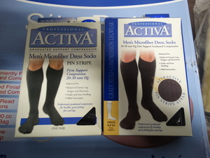 lot 8076 image: 2 pairs Activa graduated compression socks- New in box- Size-Small