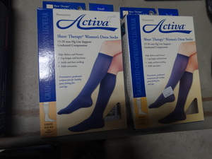 lot 8079 image: 2 pairs Activa graduated compression socks- New in box- Size-Small