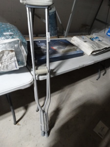 lot 8143 image: Medline adjustable aluminum crutches- New