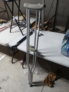 lot 8144 image: Medline adjustable aluminum crutches- New