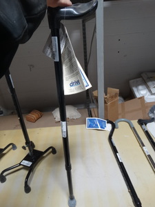 lot 8156 image: Drive medical New cane